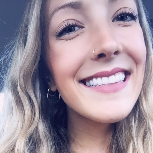 Meet your Posher, Gabrielle - Picture 1 of 1